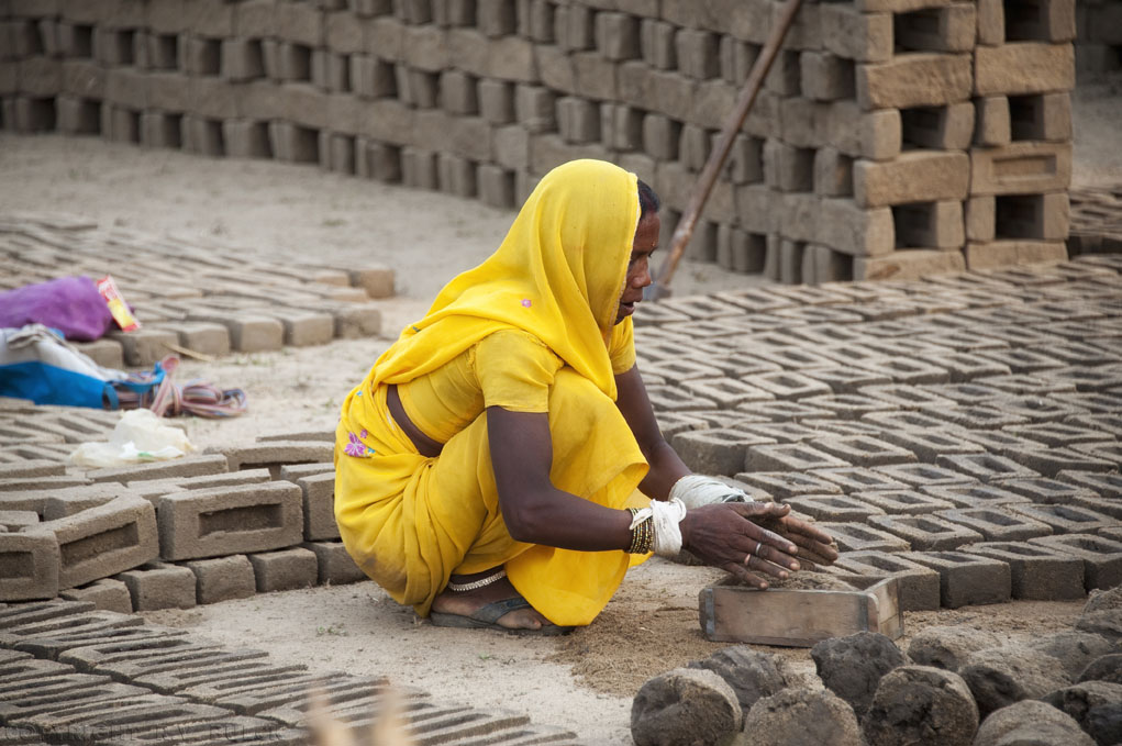 " Besharia Brickworks "  Madhya Pradesh.    [ © R.V. Bulck ]